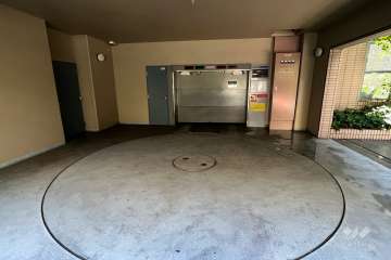 敷地内駐車場（屋内機械式）