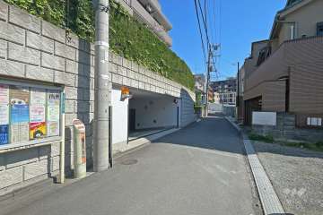 敷地南東側の前面道路