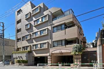 藤和代々木上原ホームズの外観（東側から）