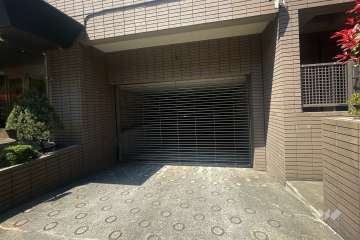 駐車場の出入口（リングシャッター付き）