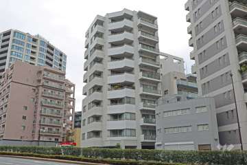 グランドメゾン代々木公園の外観（南東側から）