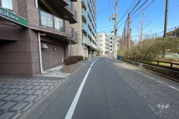 敷地東側の前面道路