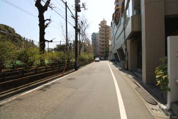 敷地南東側の前面道路