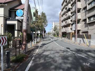 敷地西側の前面道路