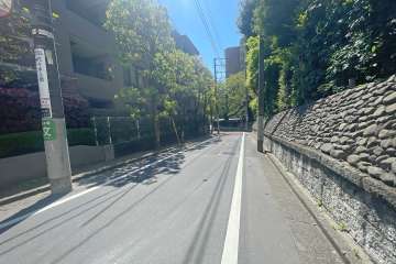 敷地北西側の前面道路