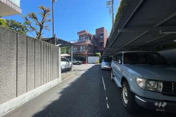 シャンボール代々木上原の外観（西側から）