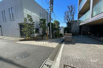 敷地南東側の前面道路