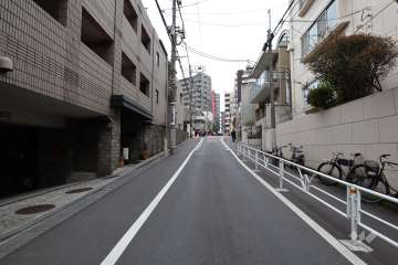 敷地北側の前面道路