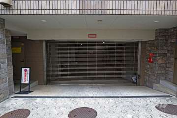 駐車場の出入り口（リングシャッター付き）