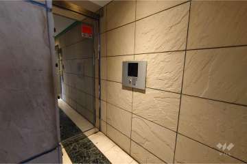 エントランスはオートロック付きです。