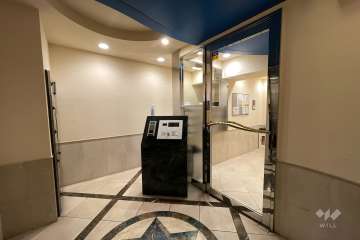 エントランスはオートロック付きです。