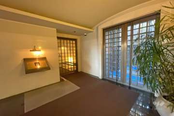 エントランスはオートロック付きです。