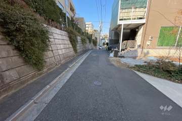 敷地東側の前面道路