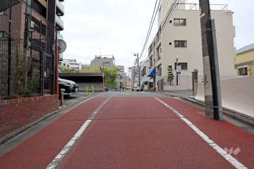 敷地南東側の前面道路