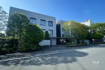 グランドメゾン松濤の外観（北東側から）