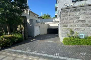 駐車場の出入り口