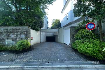 駐車場の出入り口