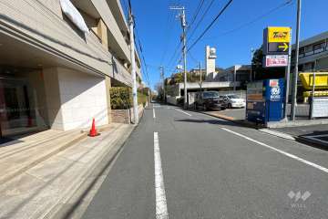 敷地東側の前面道路