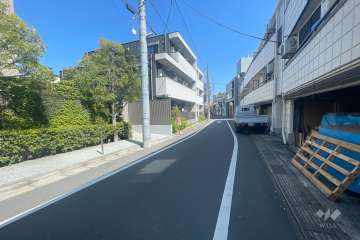 敷地南東側の前面道路