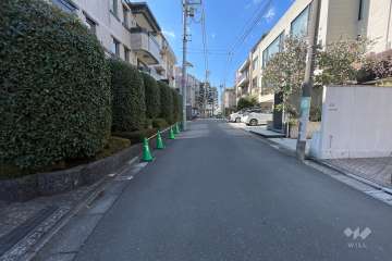 敷地北側の前面道路