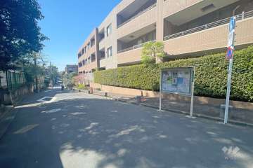 敷地南側の前面道路