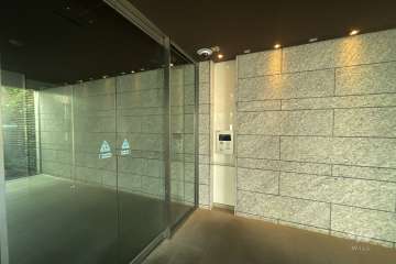 エントランスはオートロック付きです。