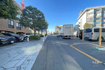 敷地北側の前面道路（東側から）