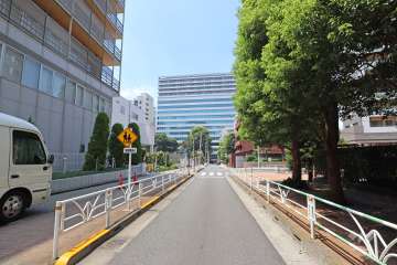 敷地南西側の前面道路
