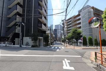 敷地南東側の前面道路
