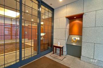 エントランスはオートロック付きです。