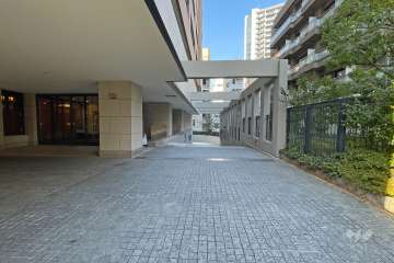 地下駐車場の出入り口