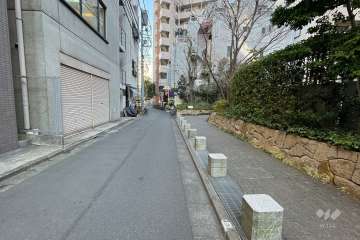 敷地東側の前面道路