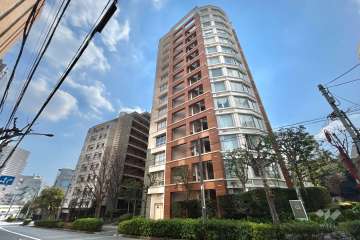 パーク・コート恵比寿ヒルトップレジデンスの外観（東側から）