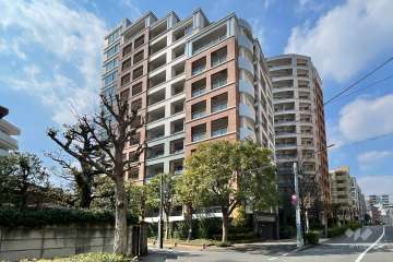 パーク・コート恵比寿ヒルトップレジデンスの外観（東側から）