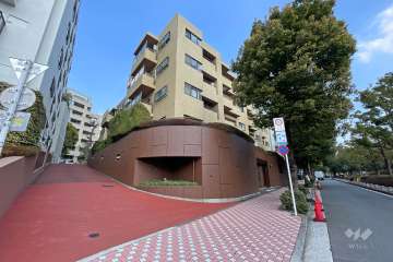 フラッツ景丘の外観（南西側から）