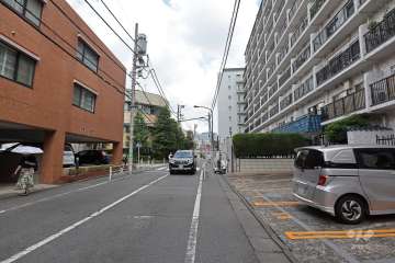 敷地南側の前面道路