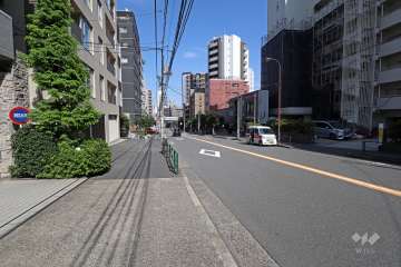 敷地南側の前面道路