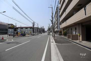 敷地南側の前面道路