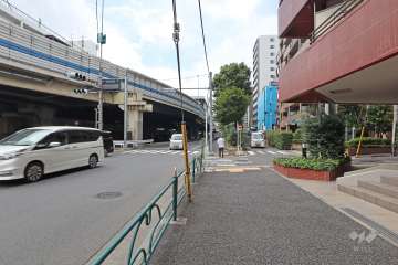 敷地南東側の前面道路
