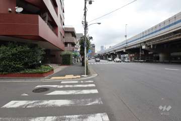 敷地東側の前面道路