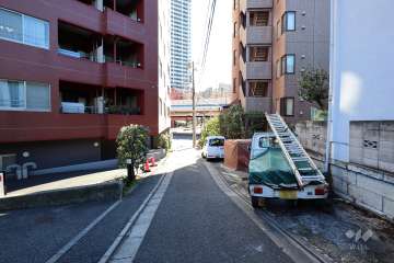 敷地北側の前面道路