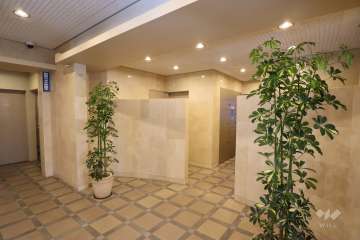 エントランスはオートロック付きです。