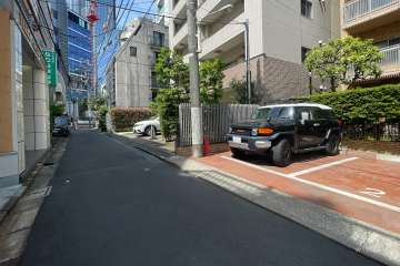 敷地南西側の前面道路（南東側から）
