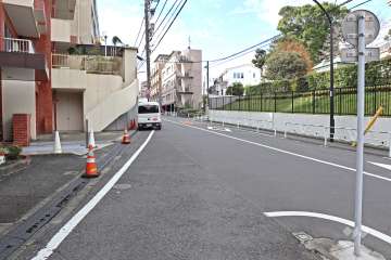 敷地北側前面道路（東側から）
