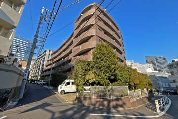 敷地南側前面道路と西側道路
