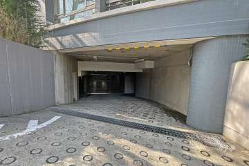 駐車場出入り口