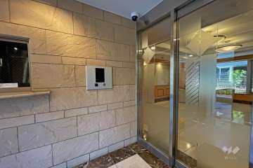 エントランスはオートロック付きです。