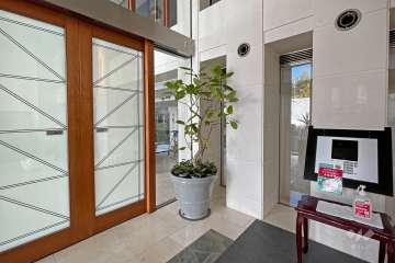 エントランスはオートロック付きです。