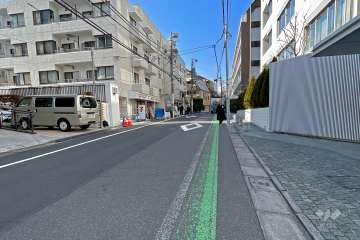 敷地南東側の前面道路