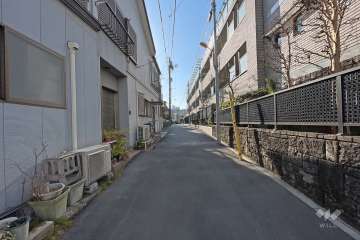 敷地東側の前面道路